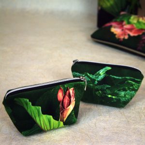 Mini trousse velours, fermeture zip, motif floral tropical, verts, rouge – 6x9x15cm