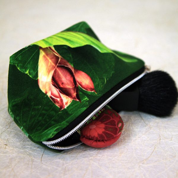 Mini trousse velours, fermeture zip, motif floral tropical, verts, rouge - 6x9x15cm – Image 2