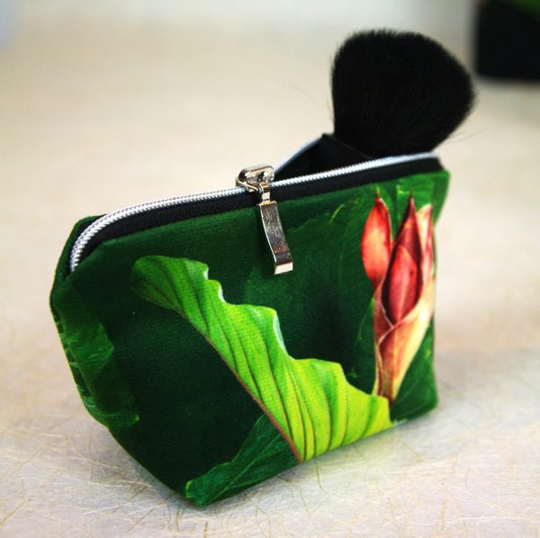 Mini trousse velours, fermeture zip, motif floral tropical, verts, rouge - 6x9x15cm – Image 4
