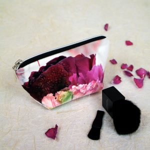 Mini trousse velours, fermeture zip, motif floral et bohème, teintes de rouge et rose intenses, graphisme - 6x9x15cm
