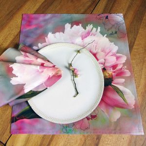 Serviette carrée en coton, imprimé motif floral Pivoines, nuances de roses poudrés, gris perles, mordorés – 40x40cm