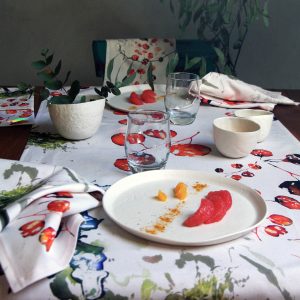Tête-à-tête rectangle en coton, motifs graphiques feuilles eucalyptus, tons orange, bleu-vert sur fond blanc – 52x153cm